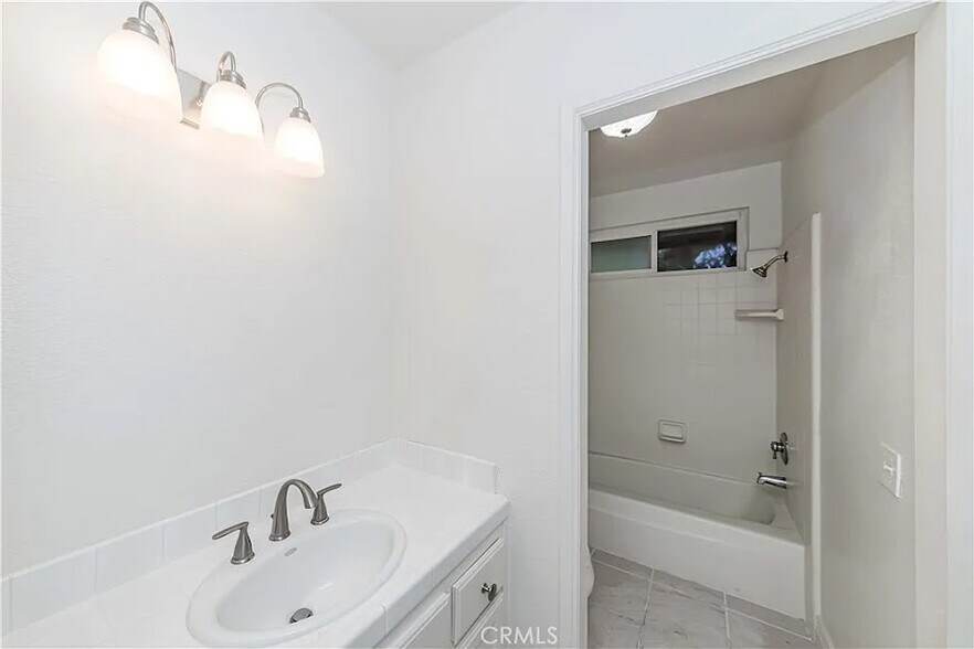 Bathroom - 737 N Chippewa Ave