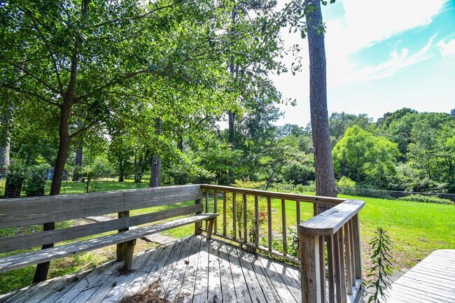 Building Photo - 3 Bedroom 2 Bathroom Home- Pets Considered