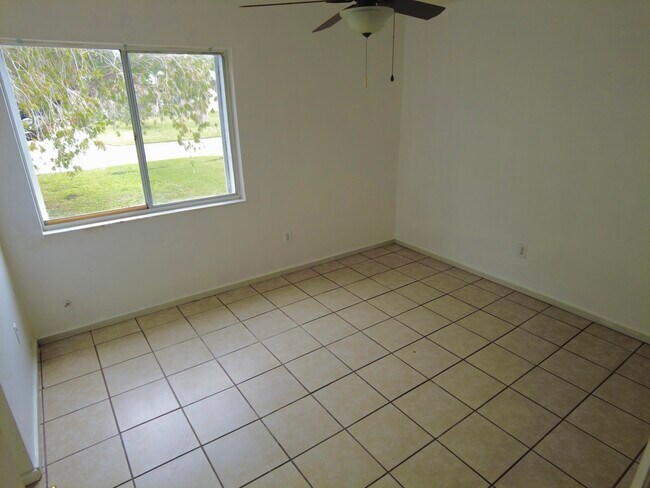 Building Photo - 1204 Linmoor Cir NE