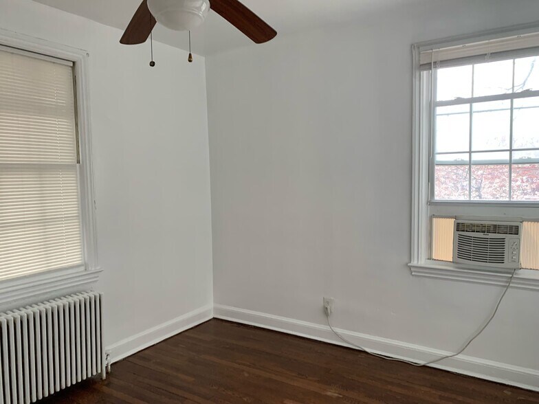 Building Photo - 4034 Calvert St NW