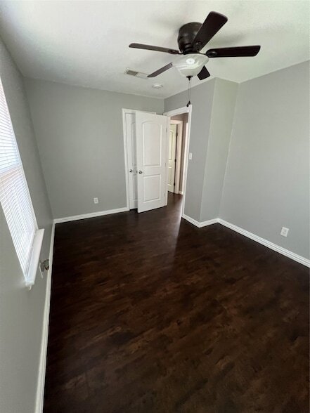 Building Photo - 2110 14th Ave N