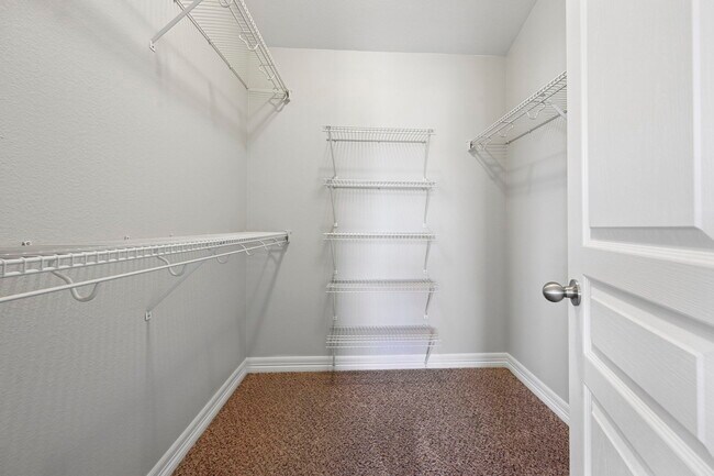 Building Photo - 6914 Dusty Miller Way