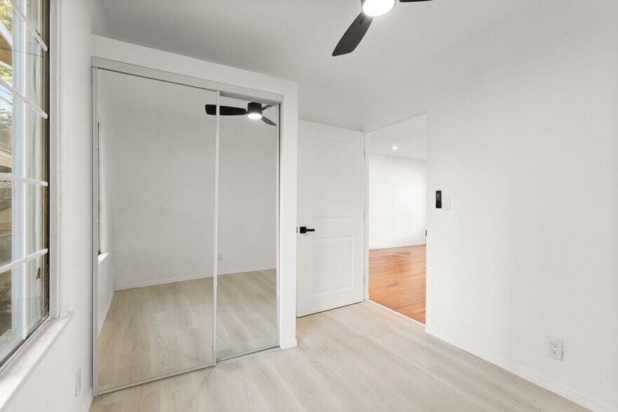 Interior Photo - 5920 Benner St