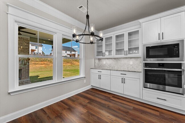 Building Photo - 2987 Rosewood Dr