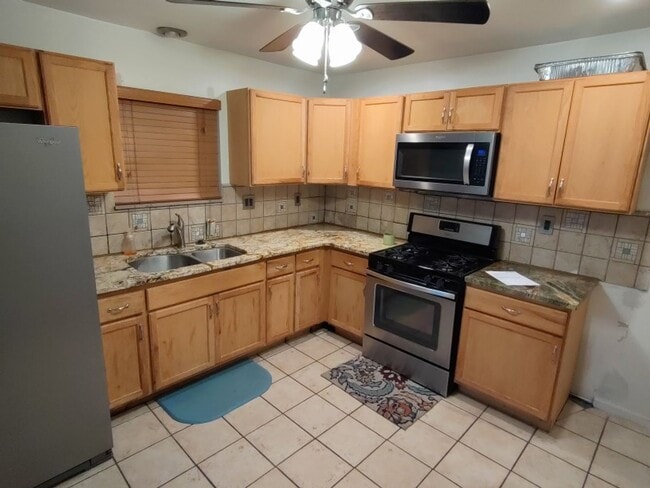 Building Photo - Beautiful, sprawling, brick ranch - $1700/mo