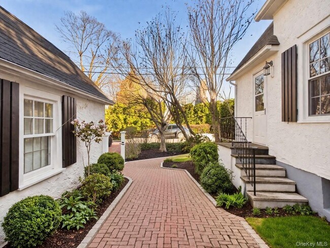 Building Photo - 37 Longview Dr