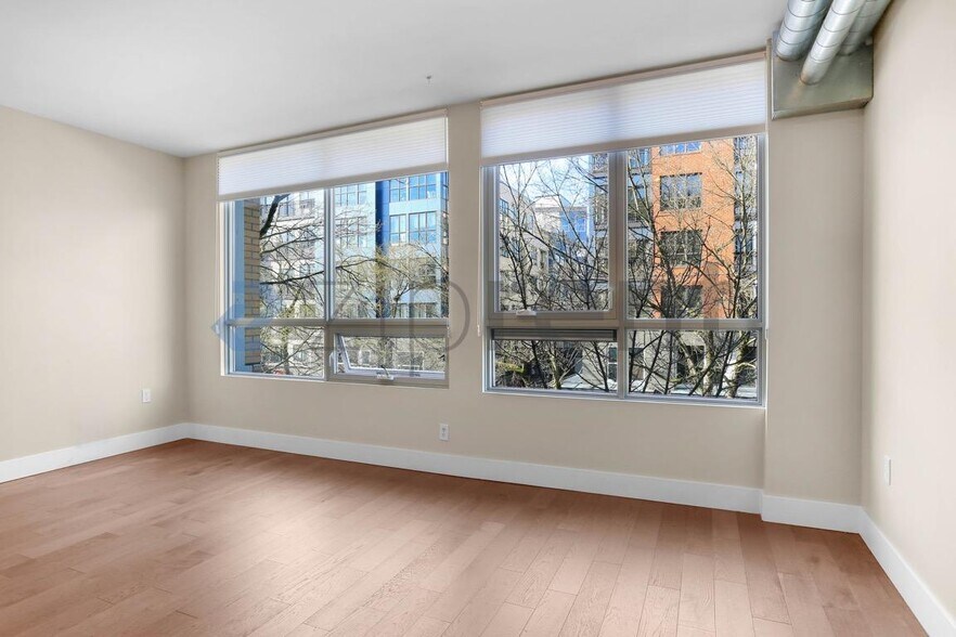 Building Photo - 530 Broadway E