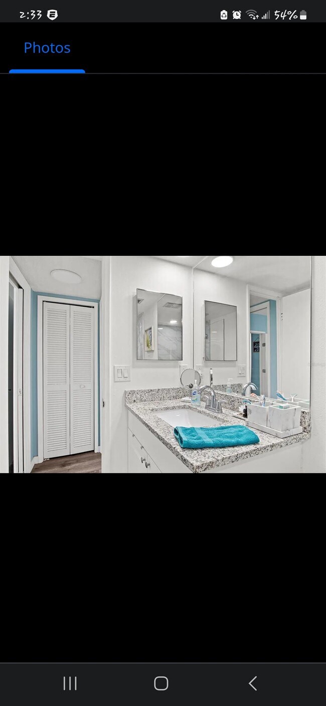 Building Photo - 7461 W Country Club Dr N