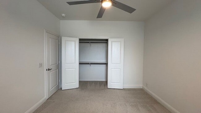 Building Photo - 2 Story Luxury 5 Bedroom Home !!
