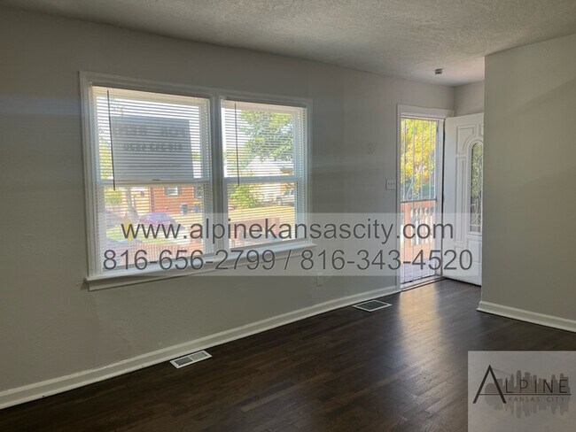 Building Photo - Section 8 OK! Garage!