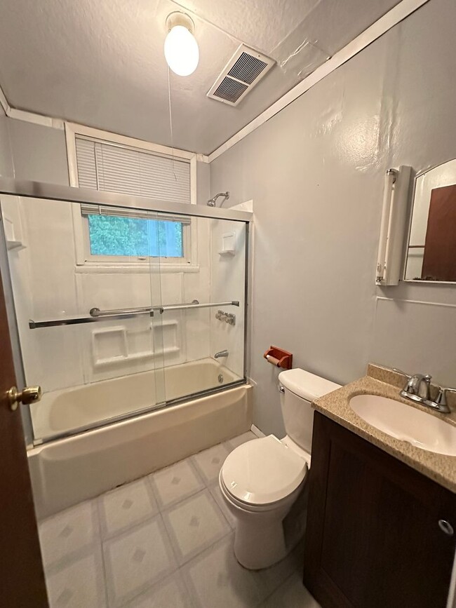 Building Photo - Move-In Special FREE DECEMBER 2024 Rent- C...