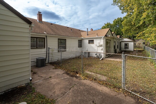 Building Photo - 4722 E Elm St