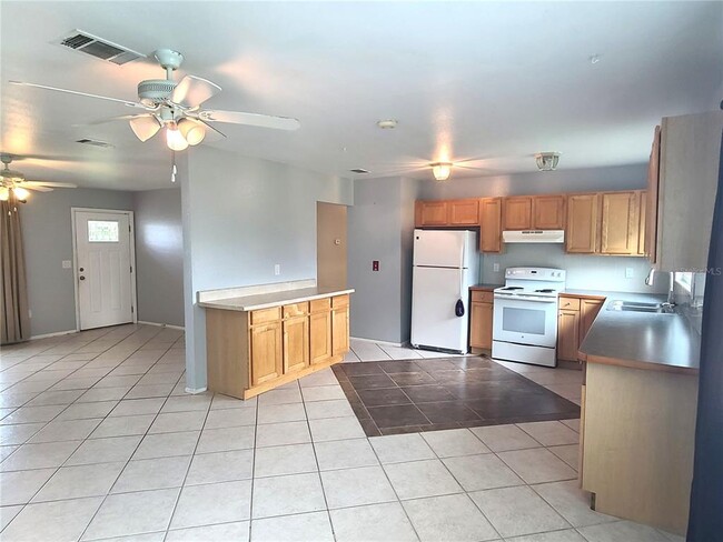 Building Photo - 2605 Pan American Blvd