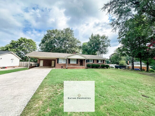 Building Photo - Beautiful Brick Ranch in Taylors, SC