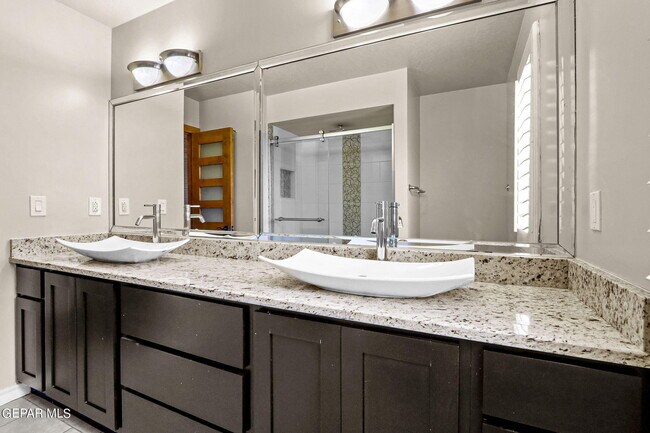 Building Photo - 5109 Memory Dr