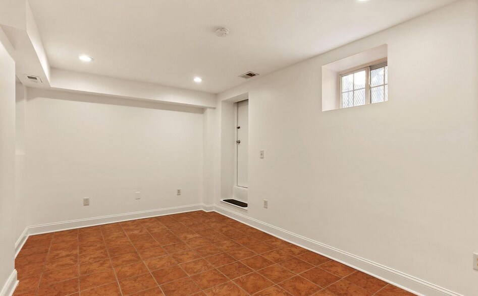 Downstairs bed - 650 Newton Pl NW