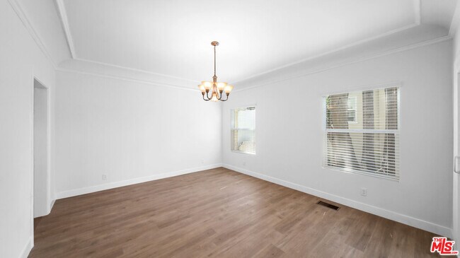 Building Photo - 850 Serrano Pl