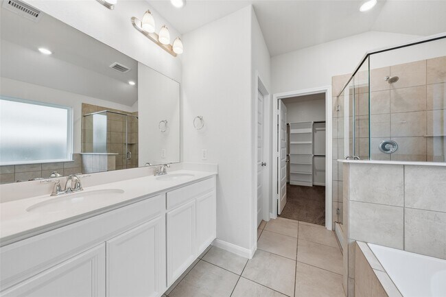 Building Photo - 7035 Toluca Dr