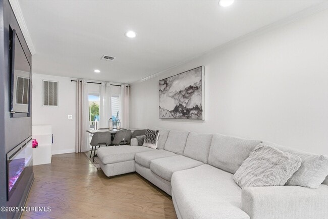 Building Photo - 19 Horseshoe Ct