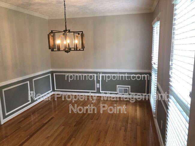 Building Photo - 1565 Maple Ridge Dr