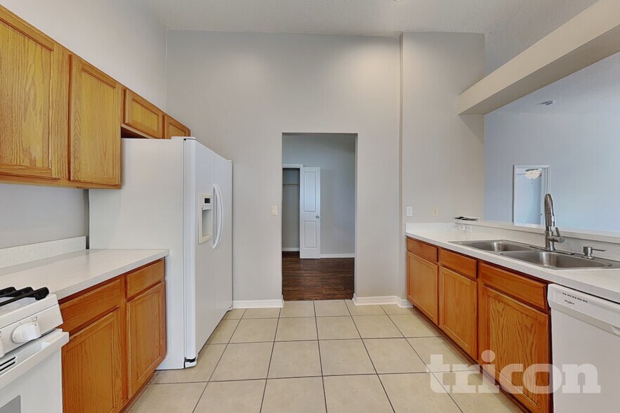 Building Photo - 6816 Monarch Park Dr