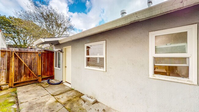 Building Photo - 4940-4942 Sonoma Highway