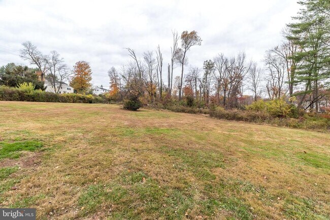 Building Photo - 343 Pawlings Rd