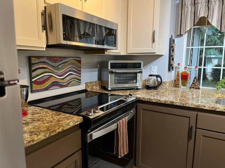 Kitchen - 10009 NE 120th Ln