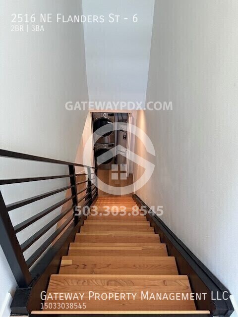 Building Photo - 2516 NE Flanders St