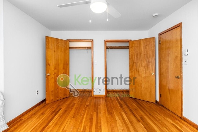 Building Photo - 1-Bed Apartment with Hardwood Floors, In-U...
