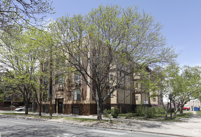 Building Photo - Capitol Hill Apartments