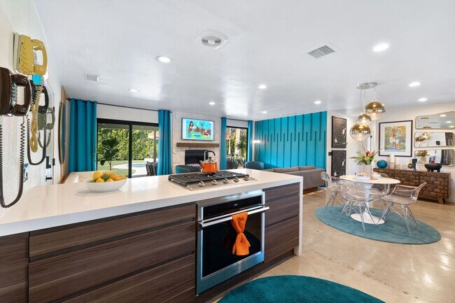 Building Photo - Stylish Fully Furnished Home in Palm Springs - Annual Lease