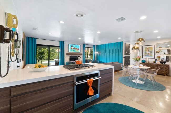 Building Photo - Stylish Fully Furnished Home in Palm Springs - Flexible lease terms