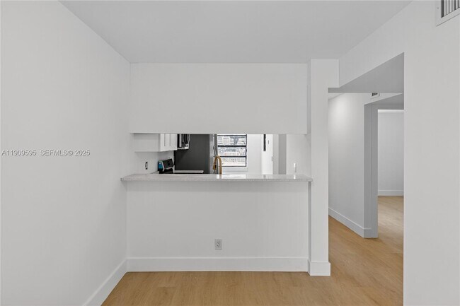 Building Photo - 4198 Lakeside Dr