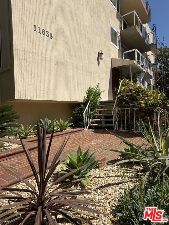 Building Photo - 11635 Mayfield Ave