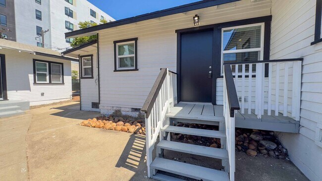 Building Photo - DL Georgia