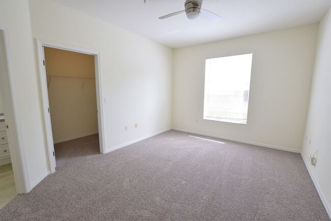Building Photo - Resort-Style Living! Bright 1-Bedroom Cond...