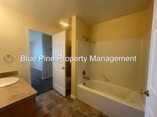 Building Photo - 2488 Prospect Dr