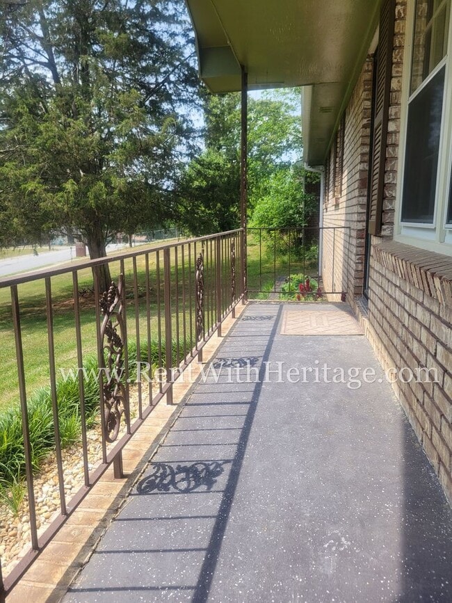 Building Photo - WOW! FANTASTIC RANCH TOTALLY UPDATED - LIKE BRAND NEW WITH ALL THE UPGRADES / ATTENTION TO DETAIL...