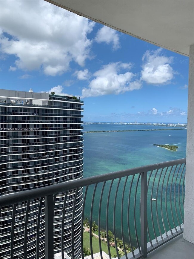 Primary Photo - 1750 N Bayshore Dr