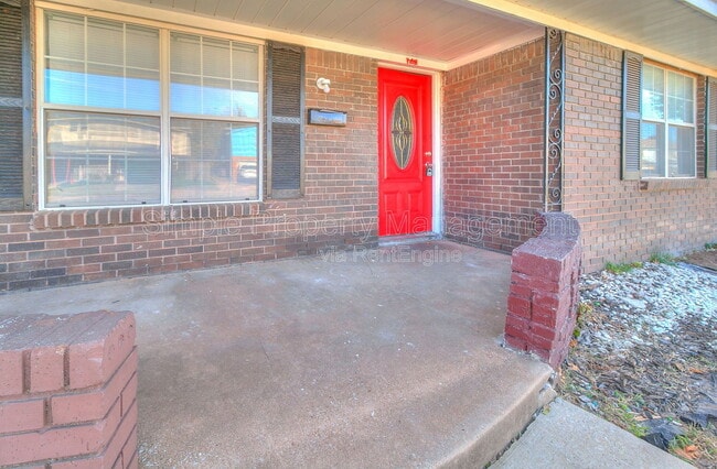 Building Photo - 820 NE 81st St