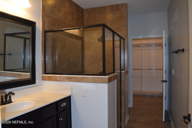 Building Photo - 247 Amistad Dr