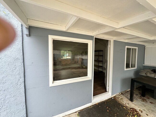 Building Photo - Lovely Home in the Kentwood area of Westchester