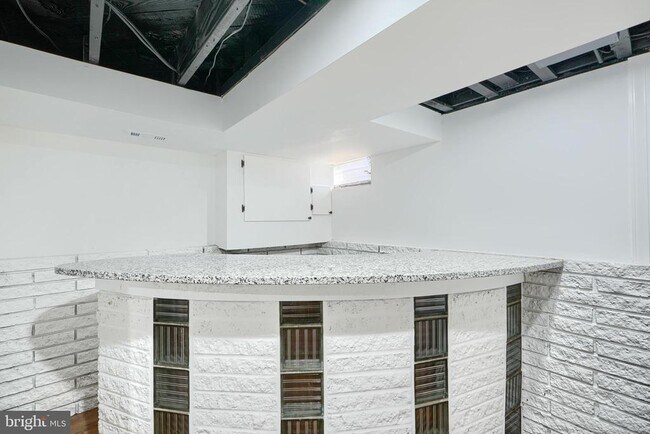 Building Photo - 2204 Redthorn Rd