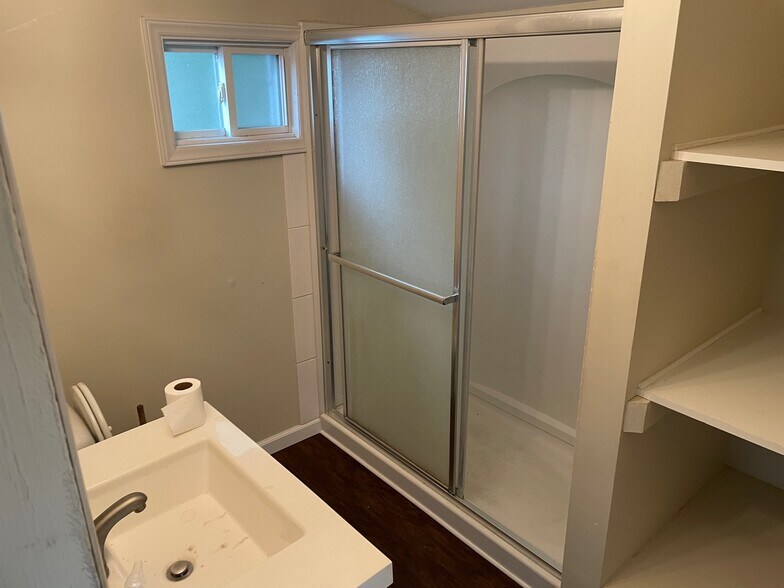 Bathroom - 23 Franklin Ave