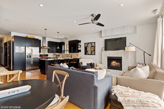 Building Photo - 1842 N Damen Ave