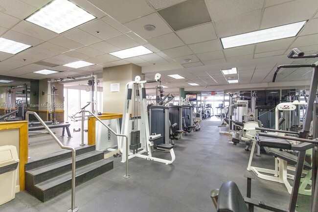 Building Photo - 1717 N Bayshore Dr