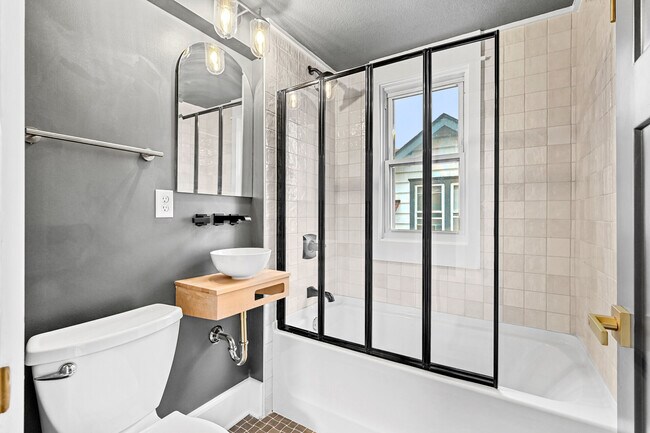 Building Photo - 3127 33rd Ave S