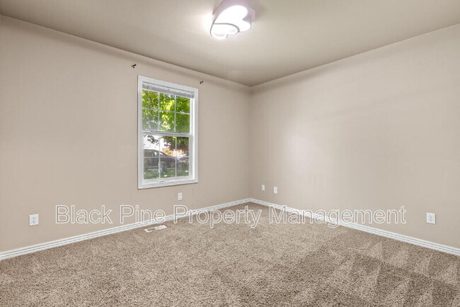 Building Photo - 4017 E Winterberry Dr