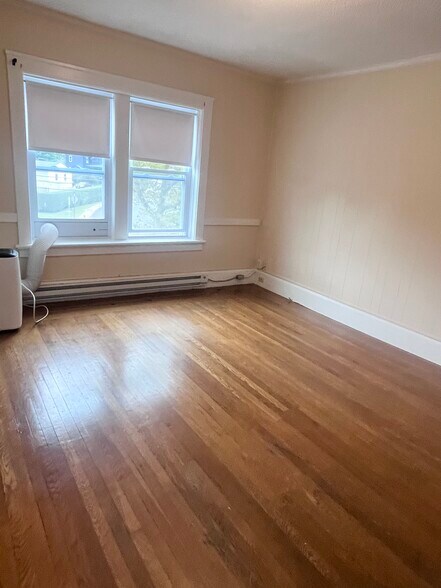 Living room - 144 Van Zandt Ave